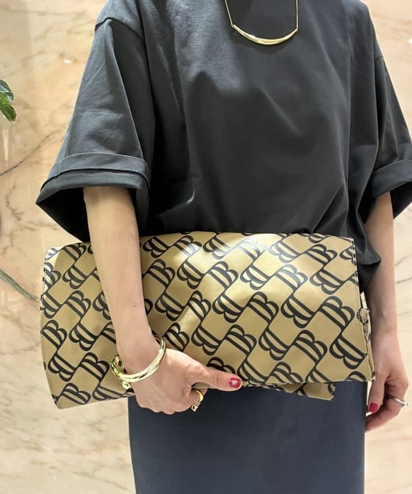越智 里美さんの「BEAMS WOMEN｜AK+1 / ビッグ Tシャツ」を使ったコーディネート