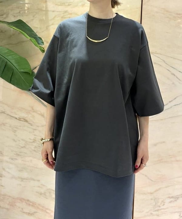 越智 里美さんの「BEAMS WOMEN｜AK+1 / ビッグ Tシャツ」を使ったコーディネート