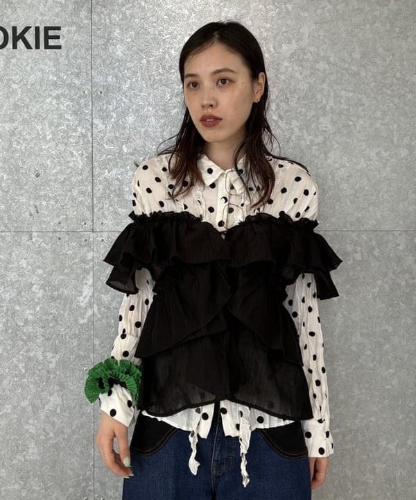 神坂 莉子さんの「BEAMS WOMEN｜ラッフル ティアード Vネック フレンチスリーブ」を使ったコーディネート