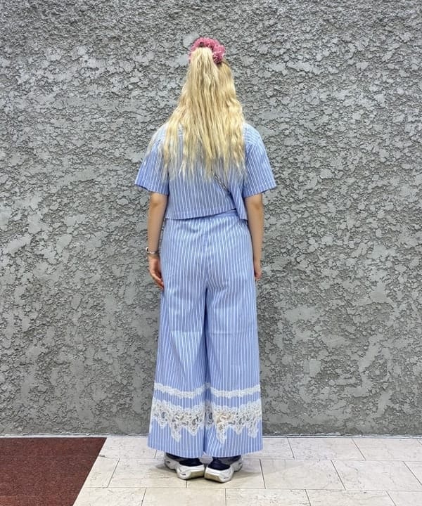 マツモト アカネさんの「BEAMS WOMEN｜カットワーク レース シャツ」を使ったコーディネート