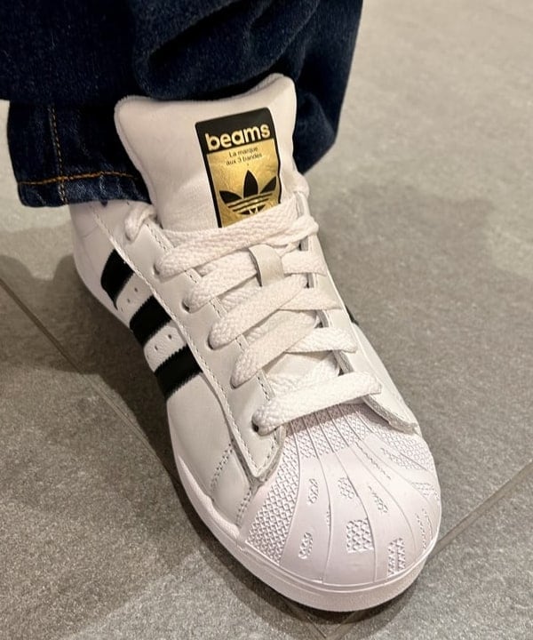 Shutoさんの「BEAMS WOMEN｜adidas / アーカイブカラーエンジニアードジャージ」を使ったコーディネート