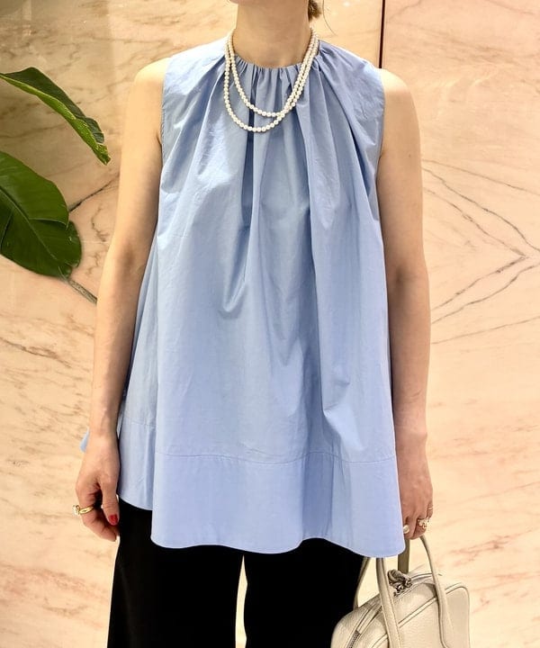 越智 里美さんの「BEAMS WOMEN｜ワイド ヘム ギャザー ノースリーブ ブラウス」を使ったコーディネート