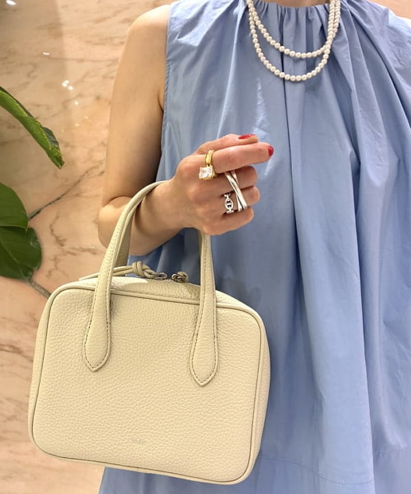 越智 里美さんの「BEAMS WOMEN｜ワイド ヘム ギャザー ノースリーブ ブラウス」を使ったコーディネート