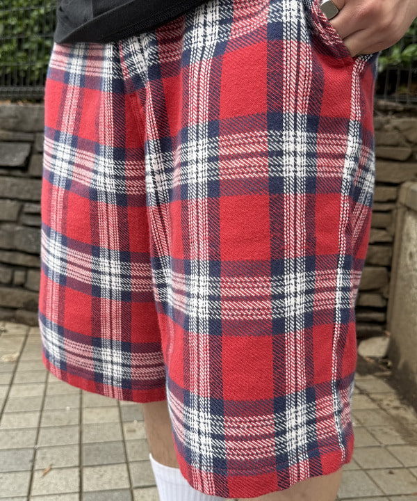 KUROCHANさんの「BEAMS WOMEN｜【別注】BIRKENSTOCK / BOSTON &ldquo;BONE PATTERN&rdquo; Smooth BLACK」を使ったコーディネート