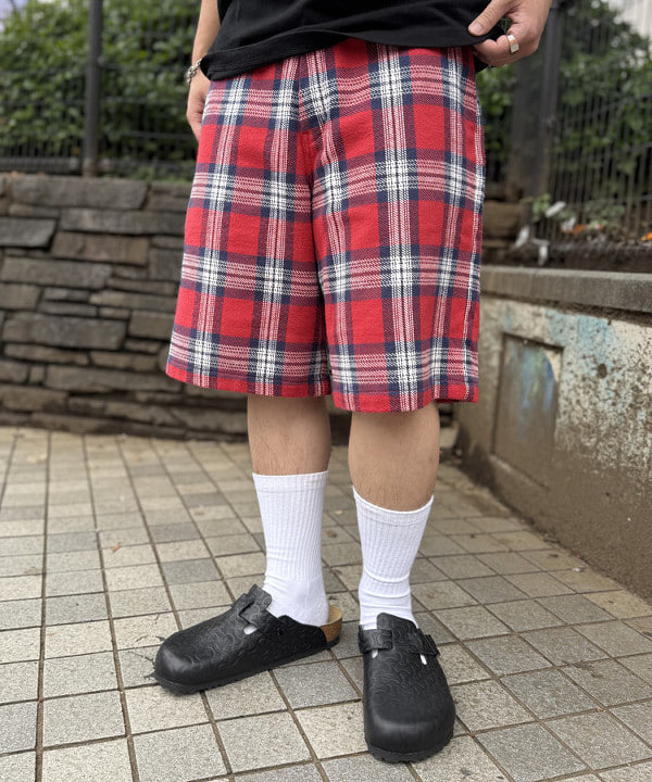 KUROCHANさんの「BEAMS WOMEN｜【別注】BIRKENSTOCK / BOSTON &ldquo;BONE PATTERN&rdquo; Smooth BLACK」を使ったコーディネート