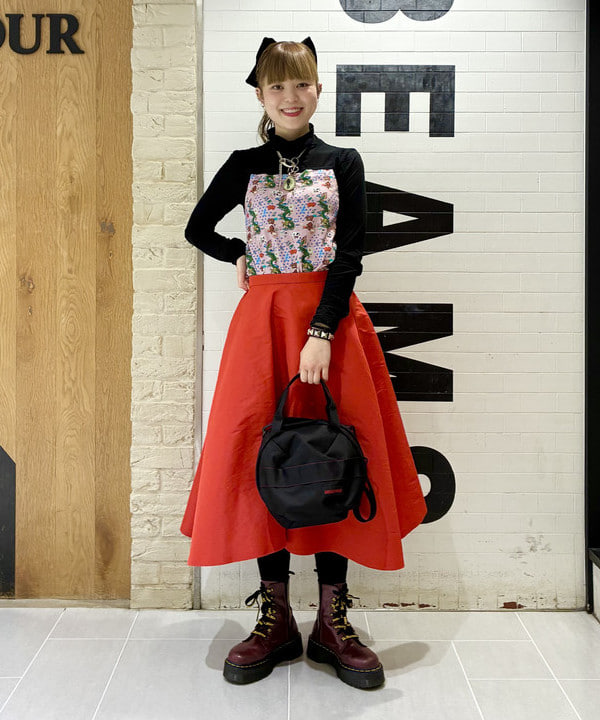 りかちょび/岸本梨佳さんの「BEAMS WOMEN｜【別注】BRIEFING &times; BEAMS BOY / ヘルメット バッグ」を使ったコーディネート
