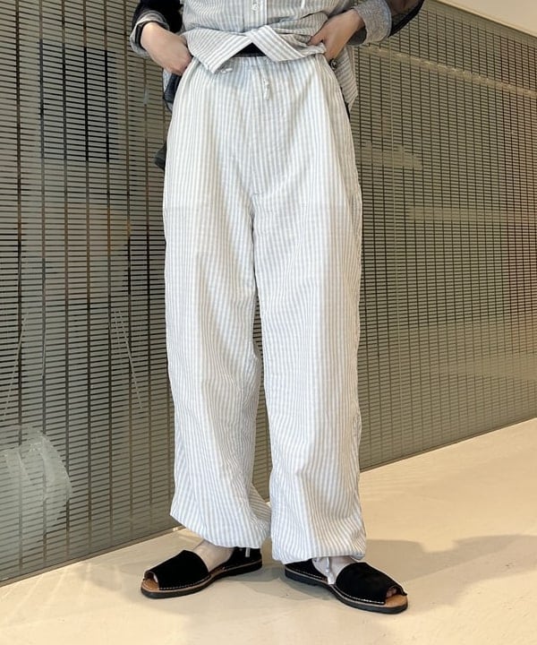 清水 彩乃さんの「BEAMS WOMEN｜チェック ストライプ フーデッド ノースリーブ」を使ったコーディネート