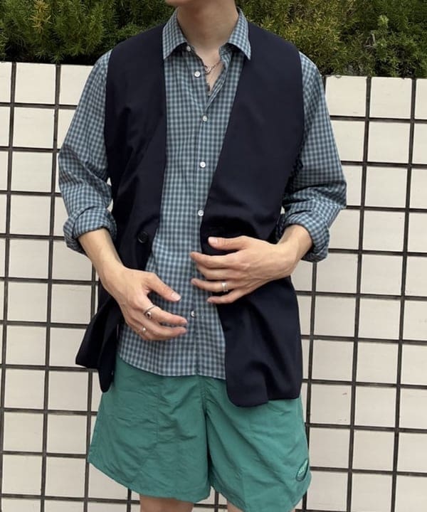 久保田 耀さんの「maturely / ティーダブワン ボタン ウェーブ ベスト」を使ったコーディネート