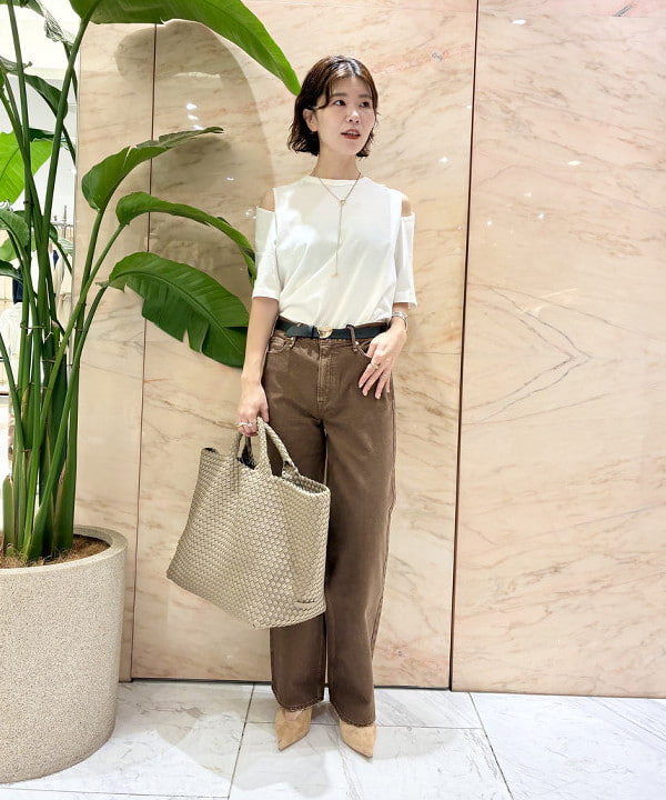 AONO SHIKAMAさんの「BEAMS WOMEN｜ショルダー スリット Tシャツ」を使ったコーディネート