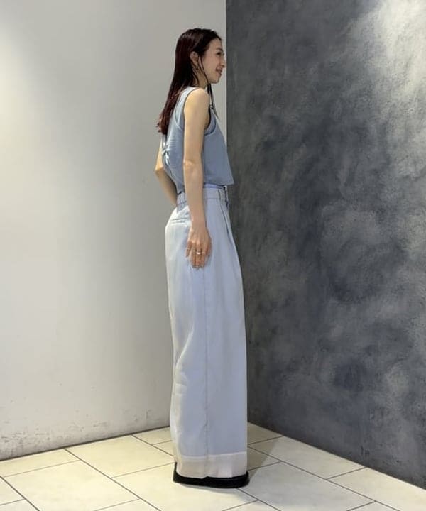 ササキさんの「BEAMS WOMEN｜カットアウト レイヤード ノースリーブ」を使ったコーディネート