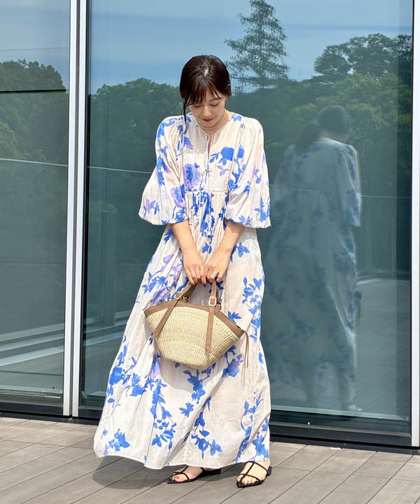 住吉　明佳さんの「BEAMS WOMEN｜VIOLAd&rsquo;ORO / アバカ スエード トートバッグ」を使ったコーディネート
