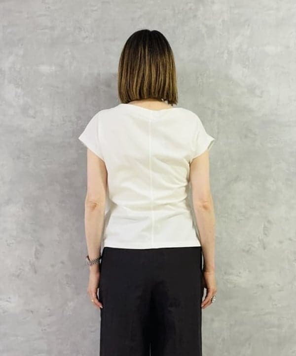 岩沢 珠代さんの「BEAMS WOMEN｜アシンメトリー ドレープ プルオーバー」を使ったコーディネート
