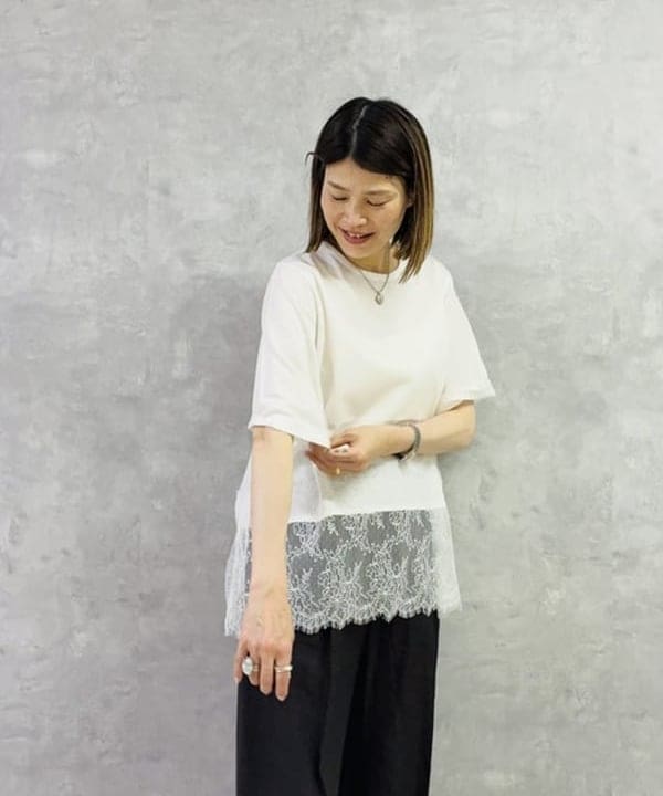 岩沢 珠代さんの「BEAMS WOMEN｜レース 切り替え Tシャツ」を使ったコーディネート