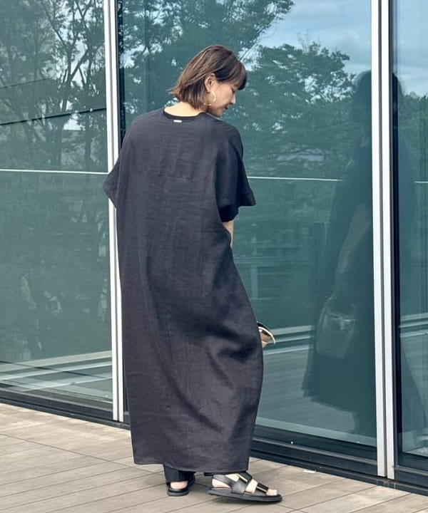 桑原 ふみさんの「BEAMS WOMEN｜リネン カフタン ワンピース」を使ったコーディネート