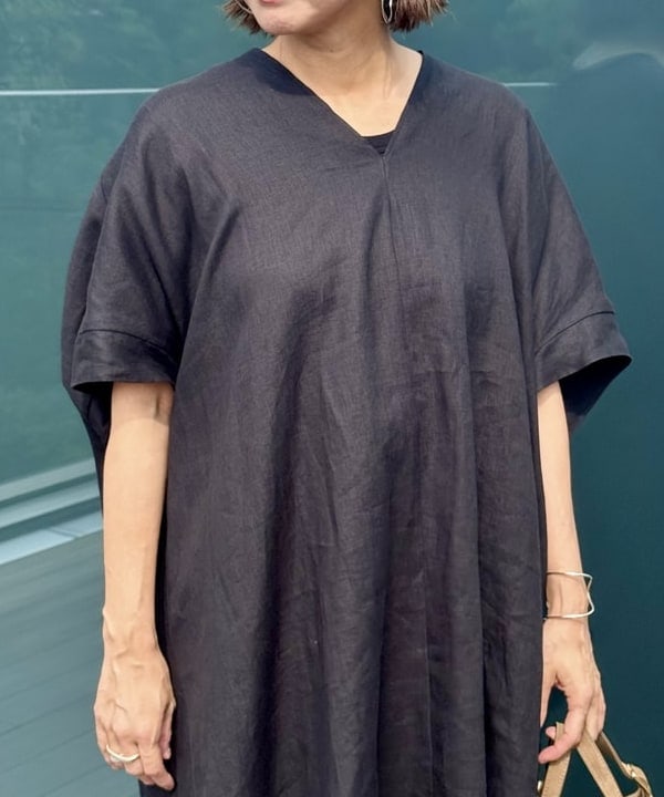 桑原 ふみさんの「BEAMS WOMEN｜リネン カフタン ワンピース」を使ったコーディネート