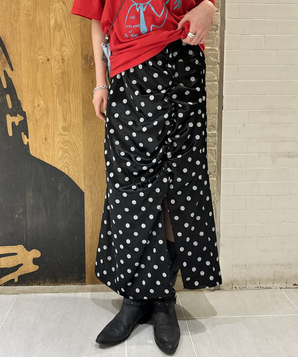 桃羽さんの「BEAMS WOMEN｜ドット サテン フリル スカート」を使ったコーディネート