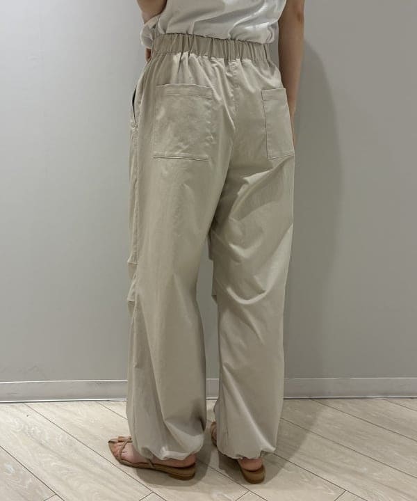 OSUMIさんの「BEAMS WOMEN｜ドロスト タフタ パンツ」を使ったコーディネート
