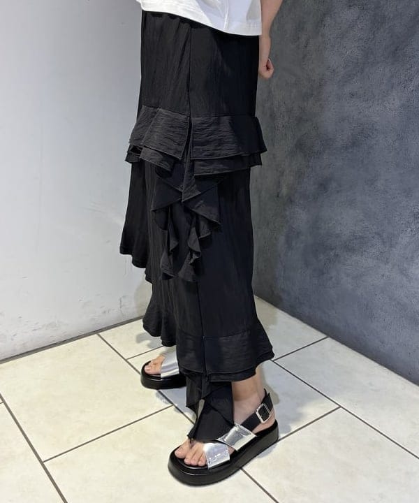 SAEさんの「BEAMS WOMEN｜アシンメトリー タック ビジュー Tシャツ」を使ったコーディネート