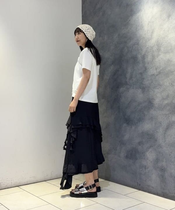 SAEさんの「BEAMS WOMEN｜アシンメトリー タック ビジュー Tシャツ」を使ったコーディネート