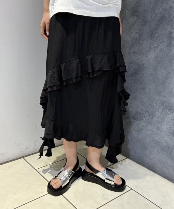 SAEさんの「BEAMS WOMEN｜アシンメトリー タック ビジュー Tシャツ」を使ったコーディネート