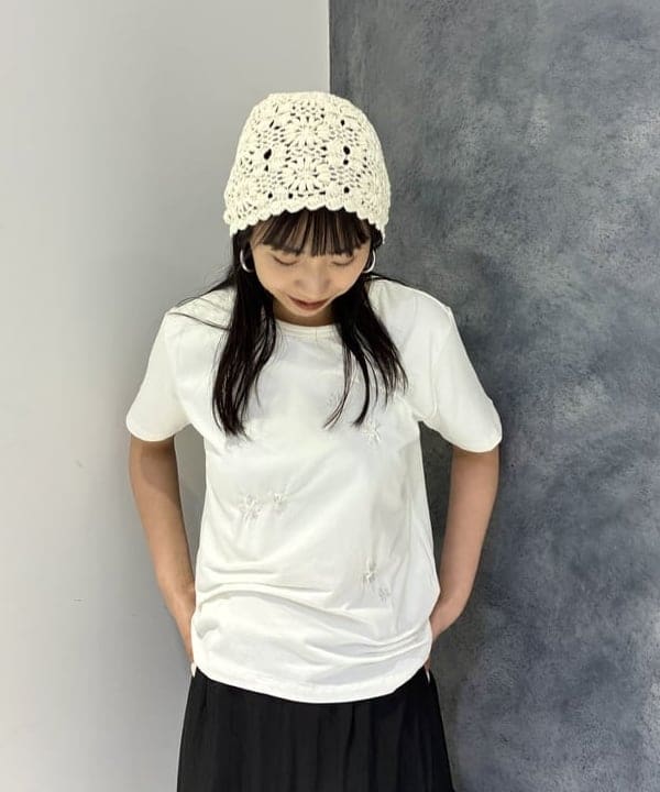 SAEさんの「BEAMS WOMEN｜アシンメトリー タック ビジュー Tシャツ」を使ったコーディネート