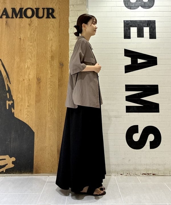 ヒライさんの「BEAMS WOMEN｜コットン アセテート オーバーシャツ」を使ったコーディネート