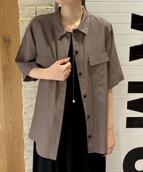 ヒライさんの「BEAMS WOMEN｜コットン アセテート オーバーシャツ」を使ったコーディネート