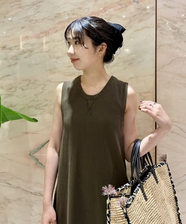 中丸　栞さんの「BEAMS WOMEN｜A VACATION / TANK ラフィア LEOPARD トートバッグ」を使ったコーディネート