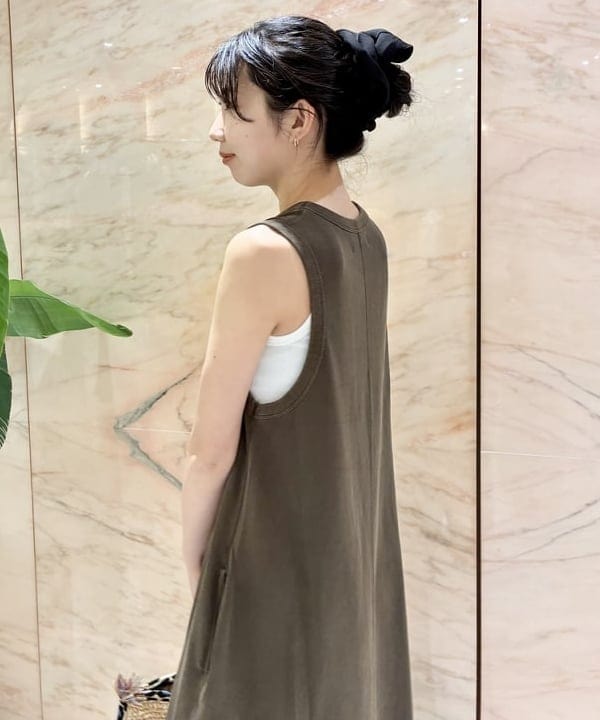 中丸　栞さんの「BEAMS WOMEN｜A VACATION / TANK ラフィア LEOPARD トートバッグ」を使ったコーディネート