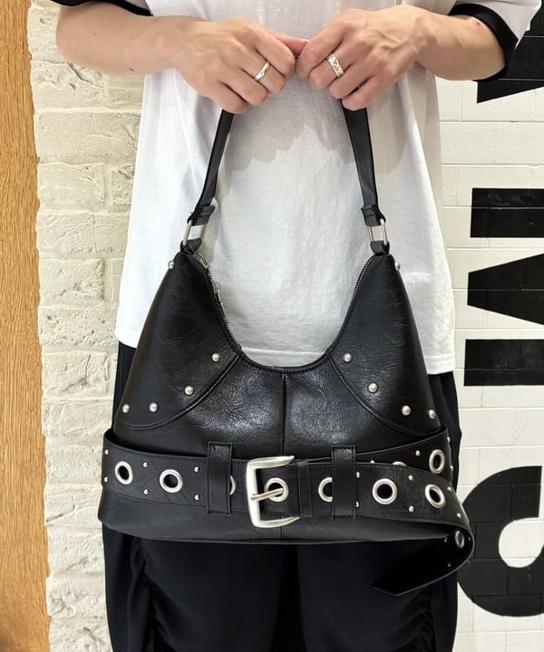 マツミヤさんの「BEAMS WOMEN｜maturely / リサイクル アムンゼン シャーリング アンド スリット パンツ」を使ったコーディネート