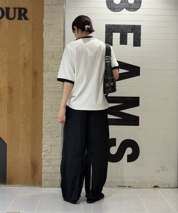 マツミヤさんの「BEAMS WOMEN｜maturely / リサイクル アムンゼン シャーリング アンド スリット パンツ」を使ったコーディネート