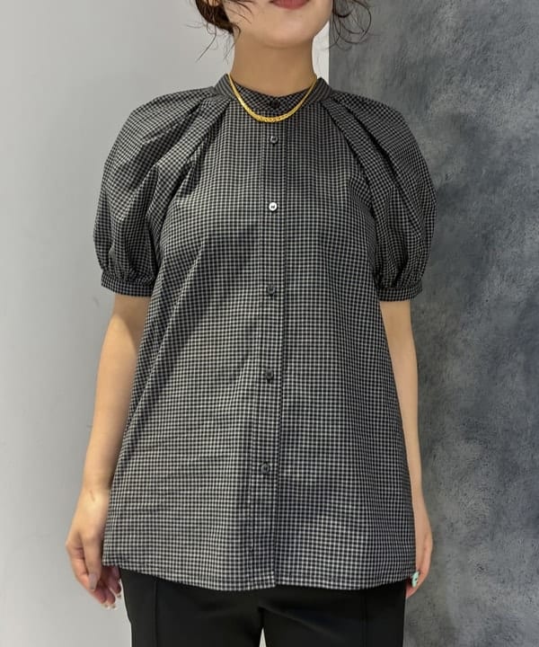 星野 真依さんの「BEAMS WOMEN｜チェック バックオープン ブラウス」を使ったコーディネート