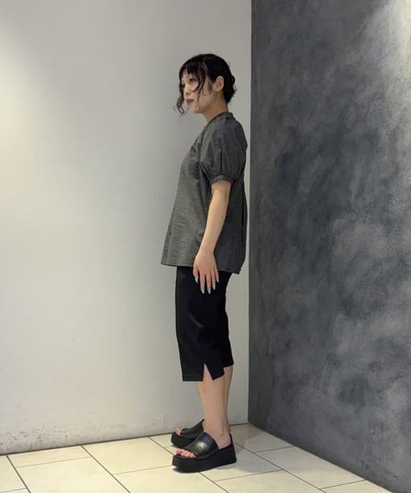 星野 真依さんの「BEAMS WOMEN｜チェック バックオープン ブラウス」を使ったコーディネート