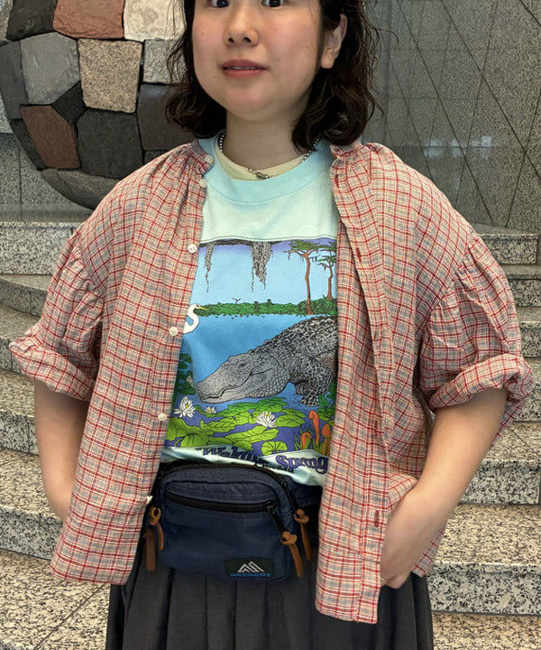 イガラシさんの「BEAMS WOMEN｜リネン チェック スモック シャツ ＜イージーケア＞」を使ったコーディネート