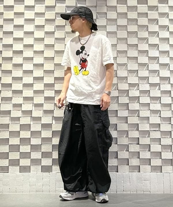 山本 泰紀さんの「BEAMS WOMEN｜【別注】Champion / ミッキーマウス / Ｔシャツ」を使ったコーディネート