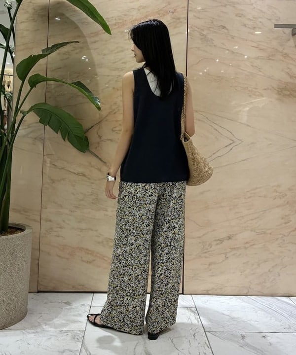 茂野 真楓さんの「BEAMS WOMEN｜リネン 2WAY タンクトップ」を使ったコーディネート