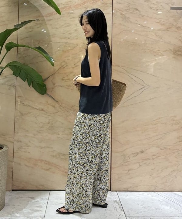 茂野 真楓さんの「BEAMS WOMEN｜リネン 2WAY タンクトップ」を使ったコーディネート
