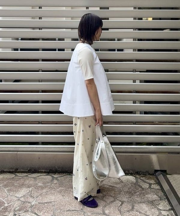 早川 萌子さんの「BEAMS WOMEN｜ワイド ヘム ギャザー ノースリーブ ブラウス」を使ったコーディネート