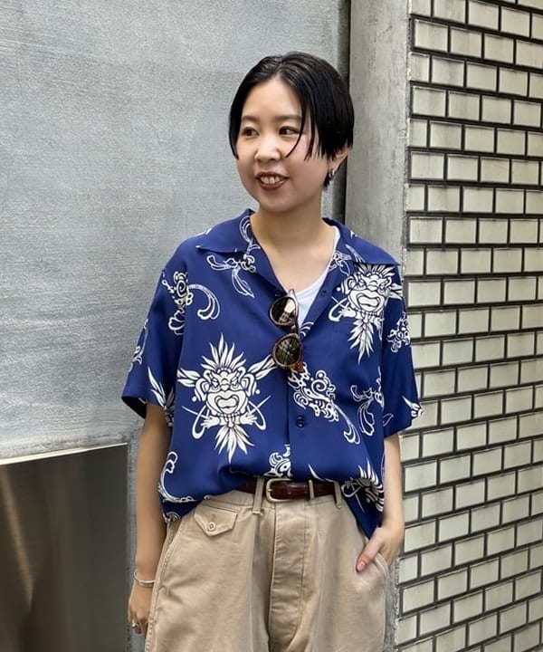 ミナミマリコさんの「BEAMS WOMEN｜【別注】SUN SURF / オープンカラー シャツ」を使ったコーディネート