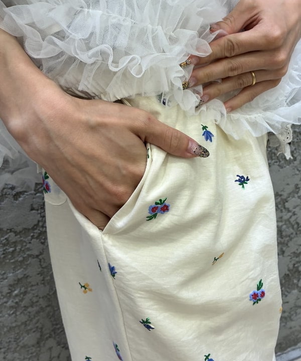 ササキさんの「BEAMS WOMEN｜フラワー プリント イージー パンツ」を使ったコーディネート