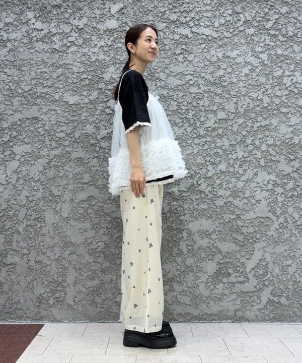 ササキさんの「BEAMS WOMEN｜フラワー プリント イージー パンツ」を使ったコーディネート