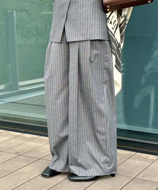 住吉　明佳さんの「BEAMS WOMEN｜エディター東原妙子 &times; Demi-Luxe BEAMS / ウォッシャブルウール ジレ」を使ったコーディネート