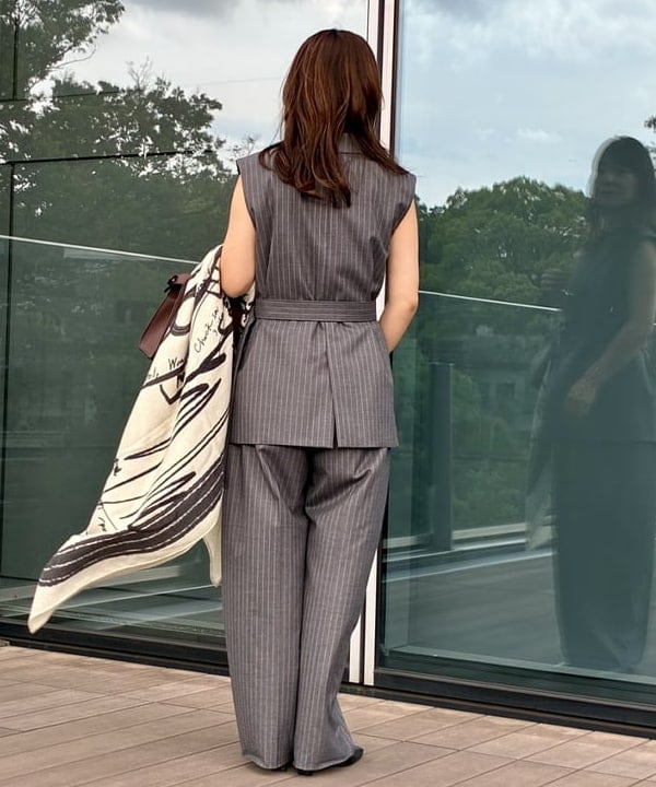 住吉　明佳さんの「BEAMS WOMEN｜エディター東原妙子 &times; Demi-Luxe BEAMS / ウォッシャブルウール ジレ」を使ったコーディネート
