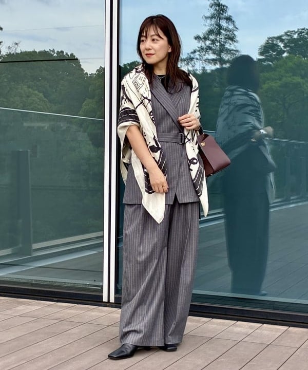 住吉　明佳さんの「BEAMS WOMEN｜エディター東原妙子 &times; Demi-Luxe BEAMS / ウォッシャブルウール ジレ」を使ったコーディネート