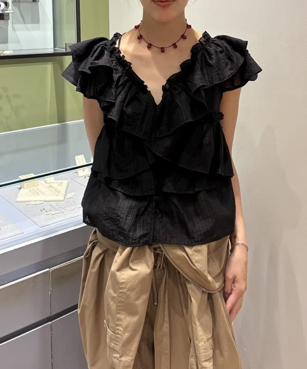 れいなさんの「BEAMS WOMEN｜ラッフル ティアード Vネック フレンチスリーブ」を使ったコーディネート