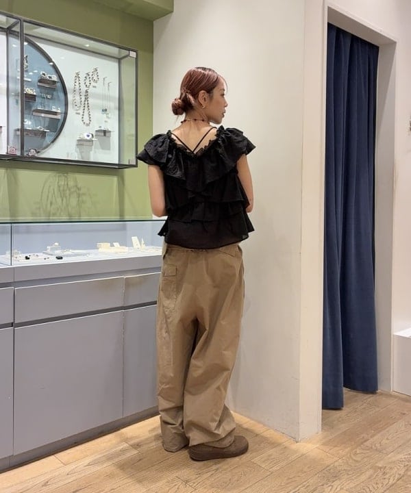 れいなさんの「BEAMS WOMEN｜ラッフル ティアード Vネック フレンチスリーブ」を使ったコーディネート