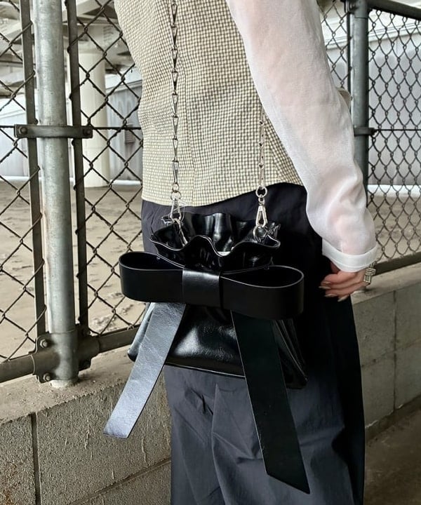 カタヤマ アヤさんの「BEAMS WOMEN｜サッカー チェック フリル ノースリーブ」を使ったコーディネート