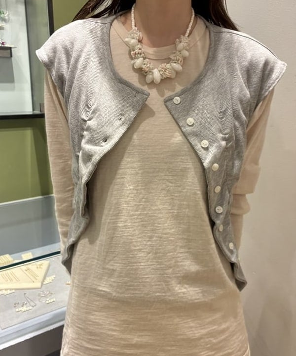 神坂 莉子さんの「BEAMS WOMEN｜リブ フロントギャザー フレンチスリーブ」を使ったコーディネート