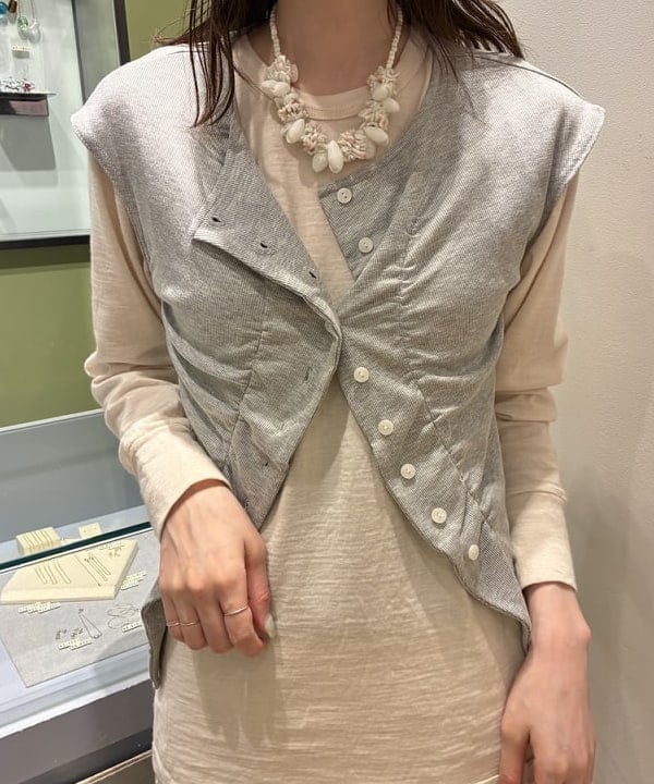 神坂 莉子さんの「BEAMS WOMEN｜リブ フロントギャザー フレンチスリーブ」を使ったコーディネート