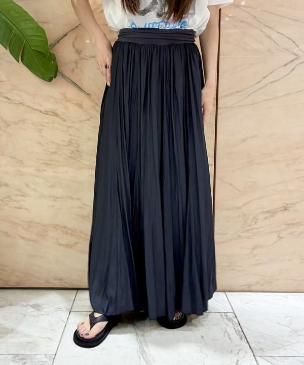 関 桂子さんの「BEAMS WOMEN｜【別注】NOMADIS / for Dog Lovers Tシャツ」を使ったコーディネート